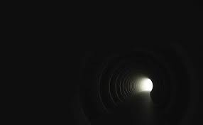 ánh sáng cuối đường hầm