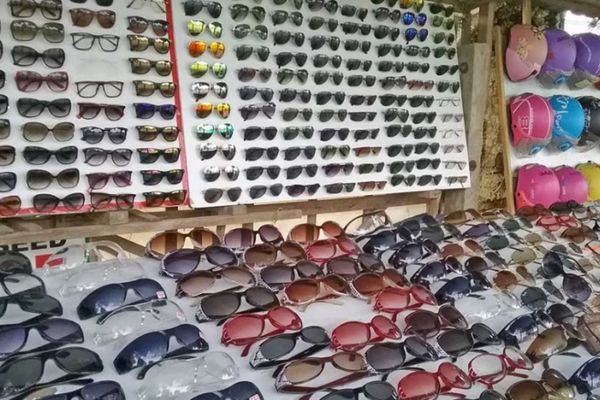 Nhập mắt kính tại các chợ đầu mối của Việt Nam