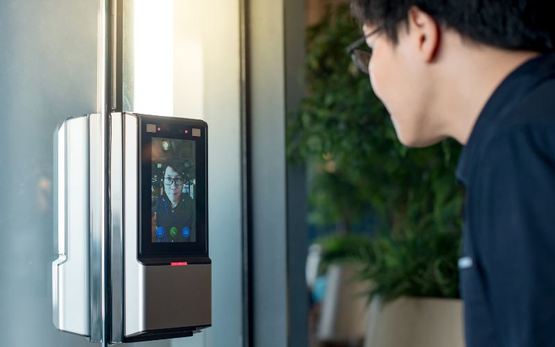 khóa cửa khuôn mặt có an toàn không