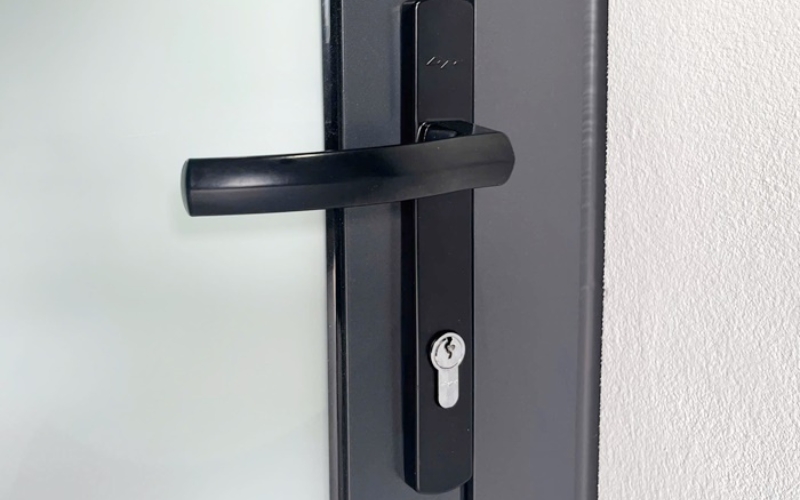 Khóa cửa nhôm cơ truyền thống