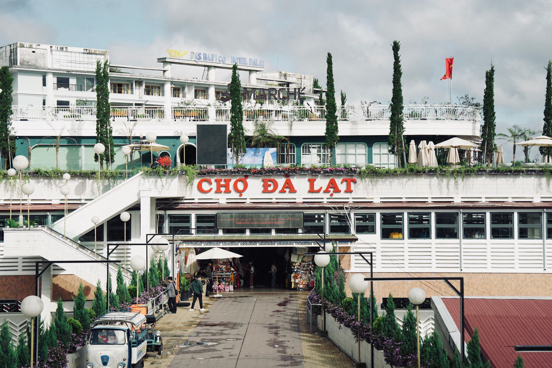 Nỗi lo lớn nhất khi đi một mình: cô đơn hay mất an toàn
